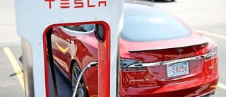 Musk med Teslan satsar på Mars istället