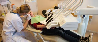 Klinik nedringd av patienter som vill träffa tandläkare