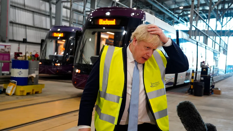 Storbritanniens premiärminister är hårt pressad.