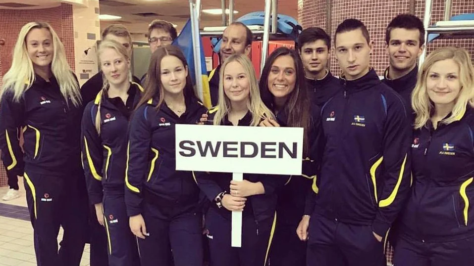 Sveriges lag. Linda Andersson från Skellefteå och Guldstaden shotokan längst till höger. Foto: Privat.