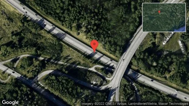 Skadat vägparti skapar störningar i trafiken på E20