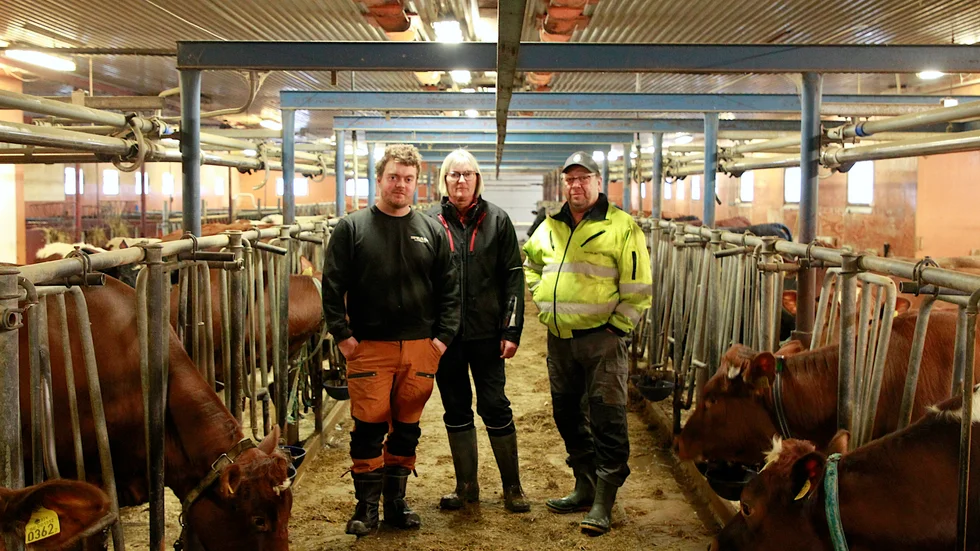 Nu är det Arvid Nilsson som driver Stensgårdens lantbruk, fortfarande med hjälp av mamma Annette och pappa Mikael. Första steget i generationsskiftet var att lägga om från mjölkproduktion till kött.