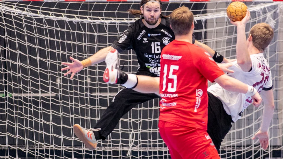Daniel Freyr Andrésson växte ut till en vägg i andra halvlek och räddade 13 av 23 skott mot ett skadedrabbat IFK Kristianstad.