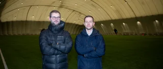 Fotbollsföreningarna vädjar om att låta hallen stå uppe: "Ett enormt slitage på duken"