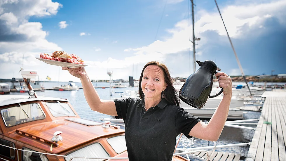 Kåge Hamncafé. Anna Larsson, vd och huvudägare av Nygatan 57, ser fram emot sommaren i Kåge hamn. Foto: Lars Eriksson.