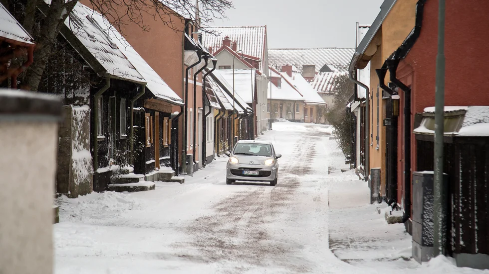 Onödigt att sanda på plana gator anser en medborgare, som tycker att regionen bör sluta med det.
