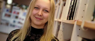 Emmas vinnande berättelse: Stelt möte mellan gammal tant och djävulen