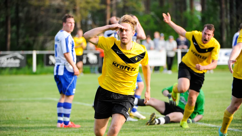 KVITTERAT. Anton Bergquist gör mål och lånar målgesten från U21-landslaget. "Den hade jag bestämt redan innan". Foto: Carina Kvist.