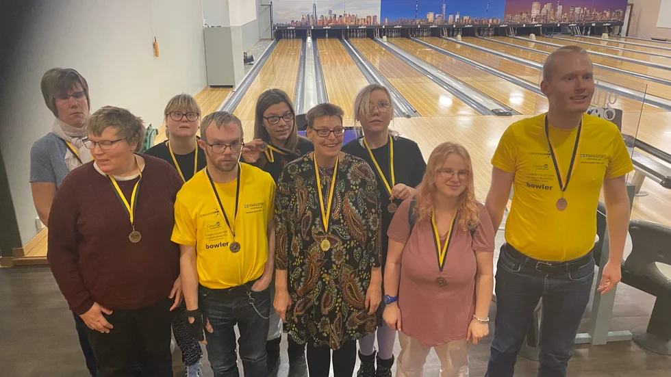 Nio av spelarna från Katrineholm som alla spelade så bra under DM-dagen i Duveholmshallen. Från vänster Susanne Rellnert, Karin Bergström, Ida Ejnebring, Marcus Edström, Wilma Sundelius, Marie Olsson, Sanna Marjeta, Rebecca Pettersson och Anton Hagberg.