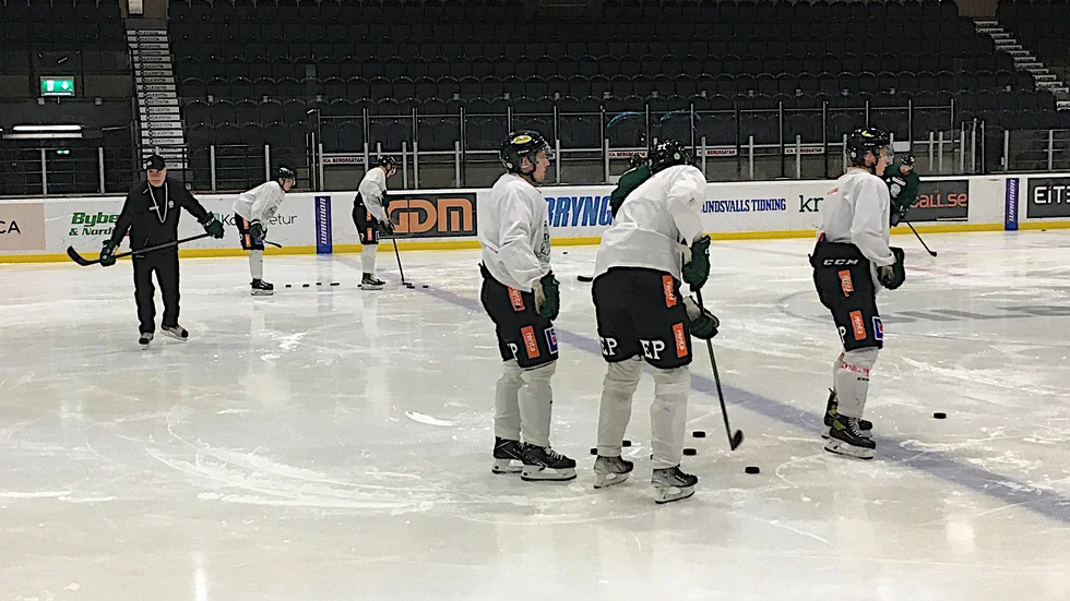 ESK genomförde en lättare isträning i Sundsvall på fredagseftermiddagen som uppladdning till lördagens match mot Teg och söndagsmötet med Vännäs.