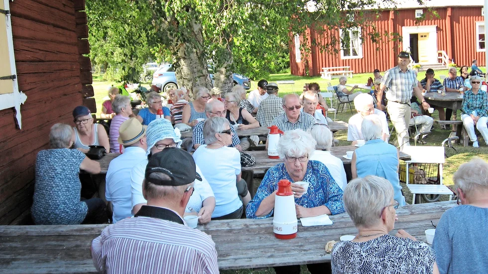 VARMT. PRO arrangerade en välbesökt grillfest i Hembygdsområdet i Burträsk.