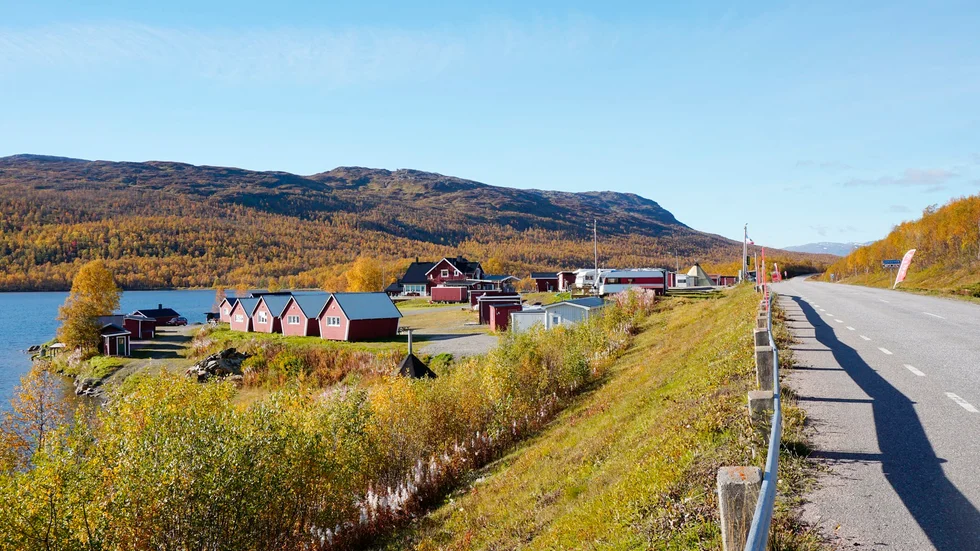 Sandvikens fjällgård i Arjeplogs kommun är sista utposten med bofast befolkning innan vildmarken tar vid.