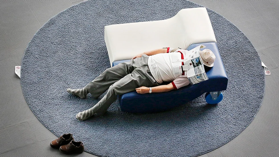 Trött. Det gäller att bekämpa latmasken annars tar den över. Foto: AP Photo/Shizuo Kambayash Foto: Shizuo Kambayashi.