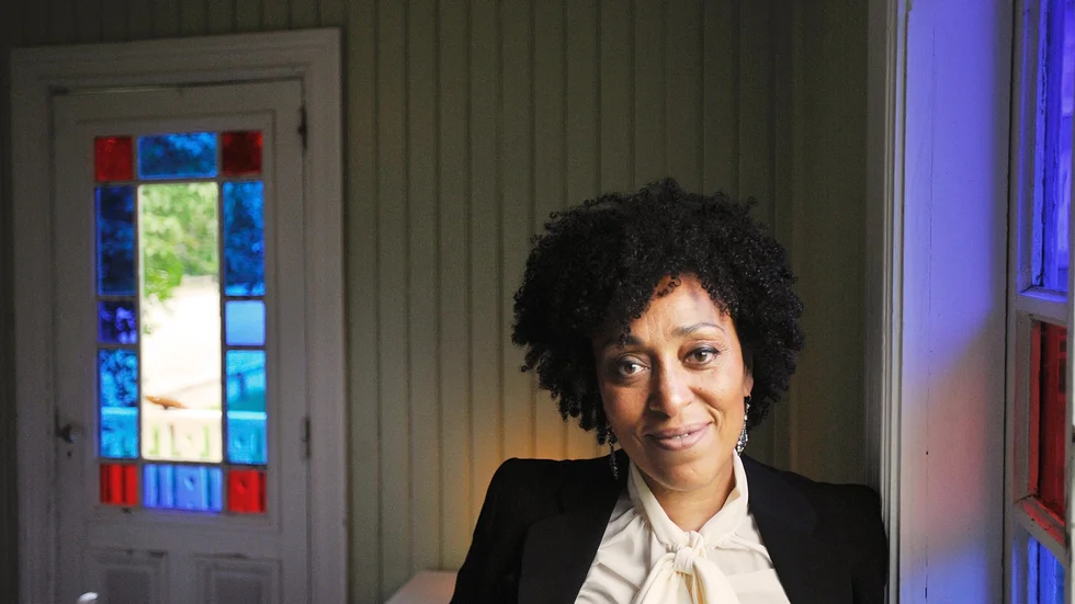 Hösten. Nobelpristagare och vresiga gubbar. Fransesca Quartey, teaterchef på Västerbottensteatern, har satt ihop ett fullspäckat teaterprogram. Foto: Anna Bjursell.