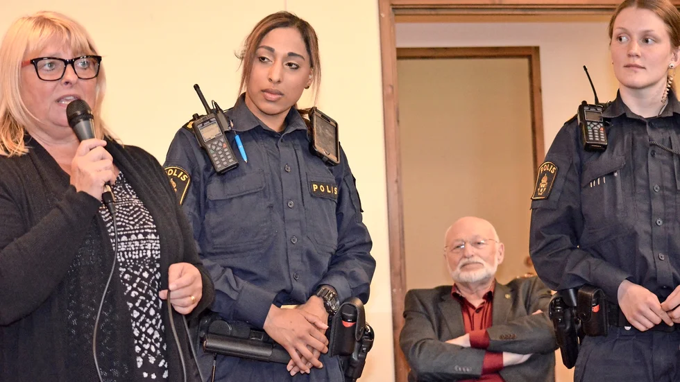 Inbjudna. Mari-Louise Skoogh, Norsjö kommun, och Hanna Granström och Sofia Lund från polisen informerade. Foto: Lennart Enkvist.