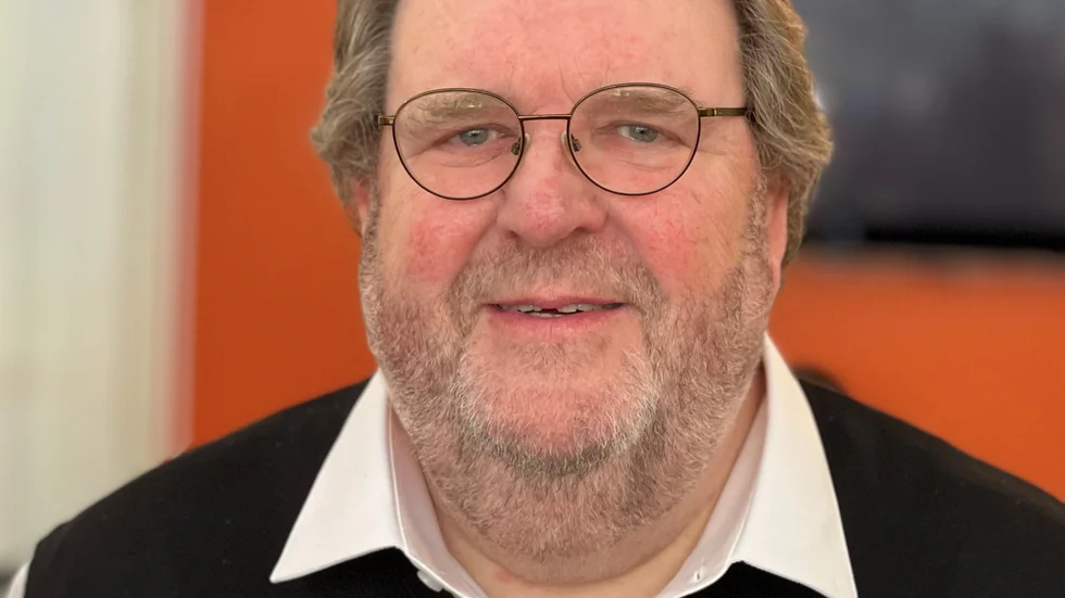 PRO-distriktet i Uppsala län, med ordföranden Bo Andersson i spetsen, tycker det är dags att kommunerna omplacerar ovaccinerad vårdpersonal som jobbar nära de gamla. 