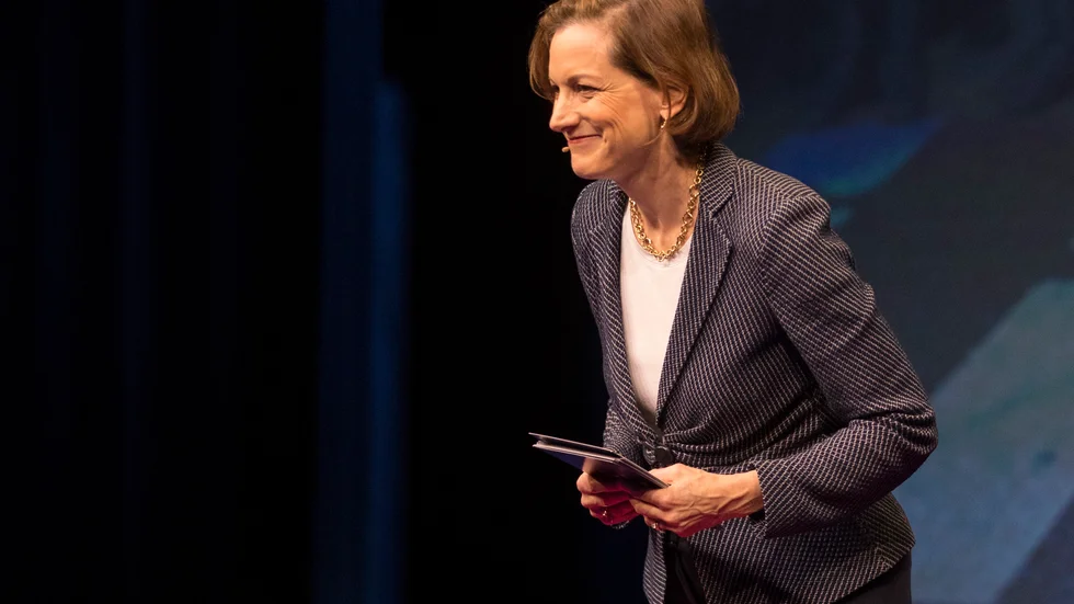 Den polsk-amerikanska historikern, författaren och journalisten Anne Applebaum deltar vid ett panelsamtal när Uppsala kommun inför valet 2022 lyfter hoten mot demokratin i Sverige. Här i en arkivbild från Oslo Freedom Forum på Oslo Nye Teater 2017.