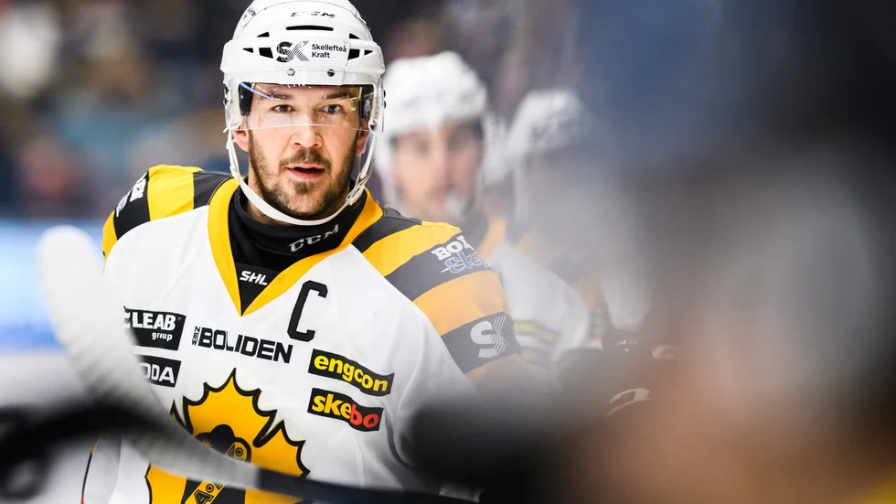 Hyllningen av Jimmie Ericsson skjuts upp till ett senare datum, när en utsåld Skellefteå Kraft Arena tillåts på nytt. Även den efterföljande dansen med Larz-Kristerz på Folkparken den 8 januari har ställts in.