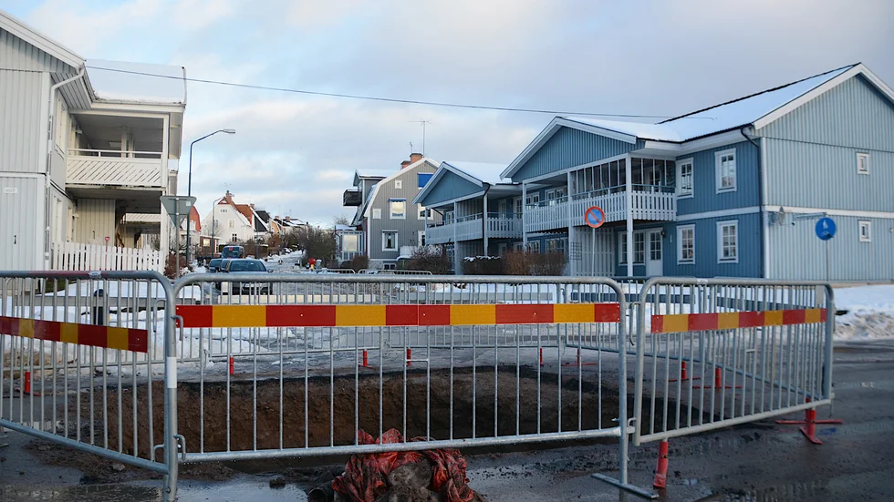Läckaget i fjärrvärmesystemet gör att värmen till flera hundra fastigheter i centrala Vimmerby stängs av hela onsdagen.