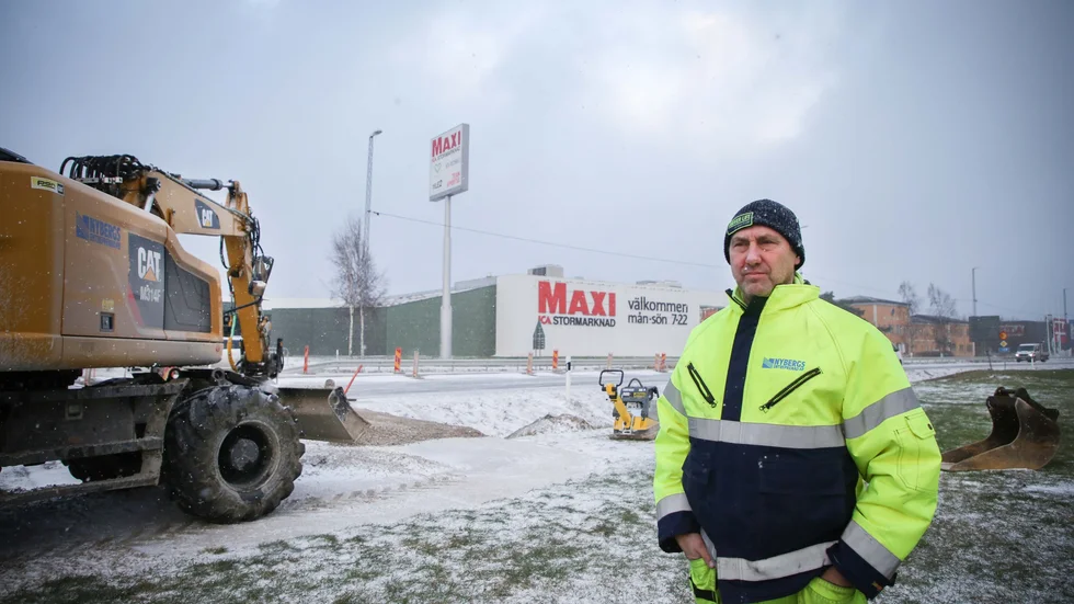 Johnny Pettersson är platschef vid Nybergs entreprenads vägservice och underhållsavdelning. Han säger att vi är hyfsat förskonade från allvarliga olyckor i samband med vägarbete.