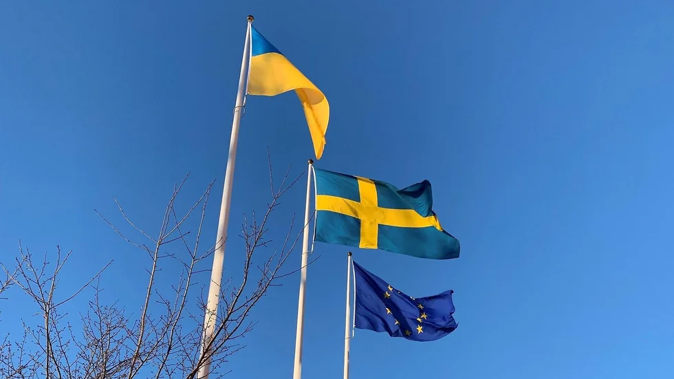 Ukrainska flaggan hissades i Knivsta under tisdagen. Även Tierps- och Uppsala kommuner har tidigare hissat flaggan för att visa sin solidaritet med Ukrainas demokratiskt valda regering och det ukrainska folket.