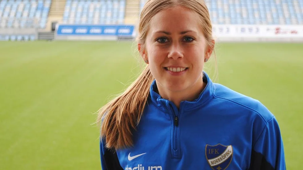 Derbykross. Det var inget snack om saken i cupderbyt mellan IFK dam och Lindö. Två lag som också spelar i samma serie i år. 5–0 vann IFK med. "Vi hoppas självklart komma föra Lindö i tabellen med och att det här är ett kvitto på det", säger IFK:s Rebecca Stigenhed.