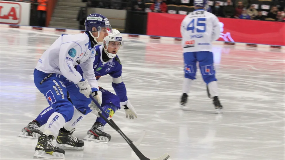 IFK Motalas Aleksi Seppänen skadades i slutet på matchen i Lidköping, men ger klartecken för spel i returen hemma mot Villa på söndagen.