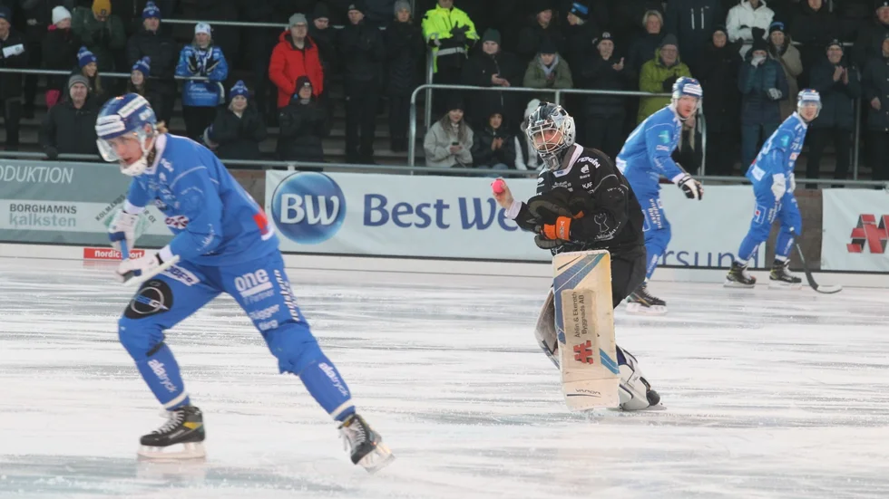 IFK Motalas mest meriterade spelare är finske målvakten Jussi Aaltonen, en nyckelfigur för lagets framgång. Här i kvartsfinalerna mot Villa-Lidköping förra säsongen. Nu gör han sin nionde säsong i IFK-tröjan.