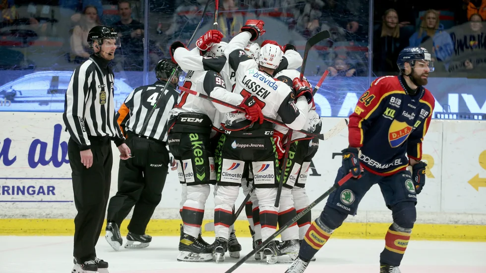 Malmö jublar efter Carl Söderbergs 2–1-mål.