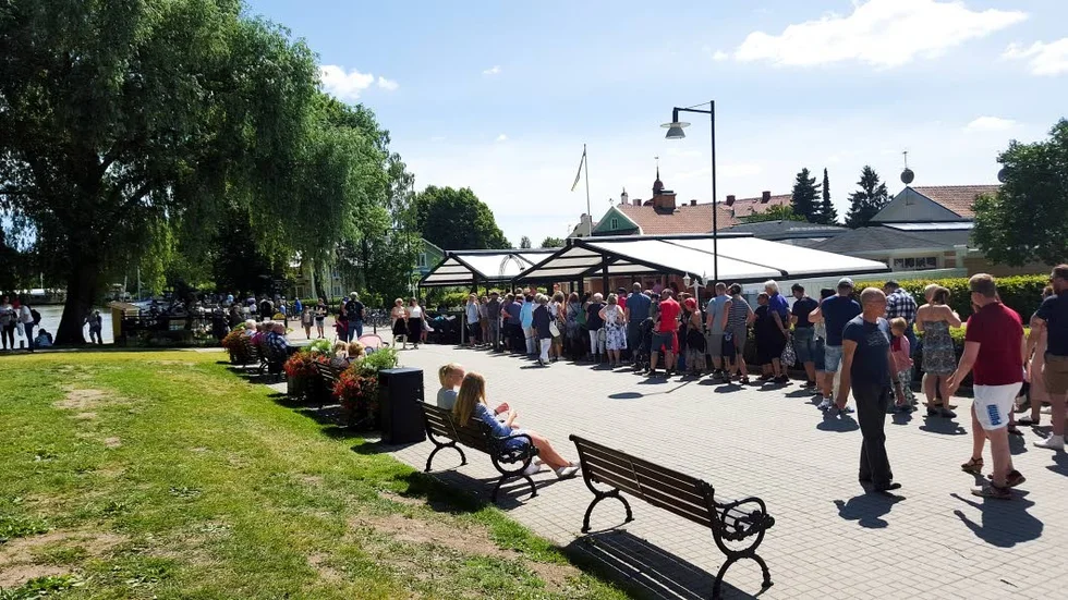 Kön till Smultronstället ringlar sig ofta lång under högsäsongen.