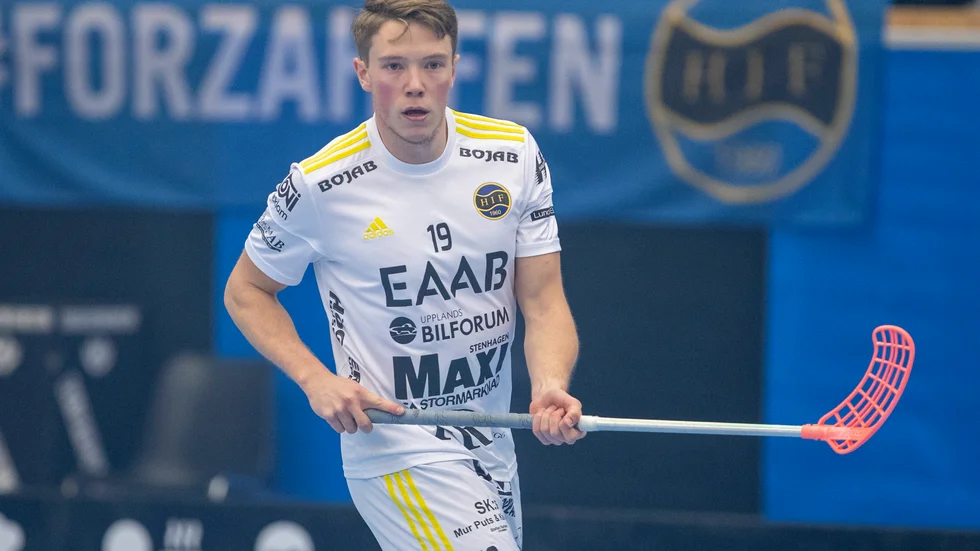 
Adam Nilbrink är backen som är målfarligare än de flesta forwards. Hagundastjärnan berättar att hans avtryck i högsta serien så sakteliga gett eko hos konkurrenterna.