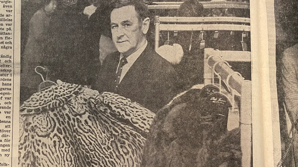 Kuriren för 50 år sedan: Pälsar har köpman Sven Jonson sysslat med i 25 år och därför kallas han också Päls-Jonsson. 