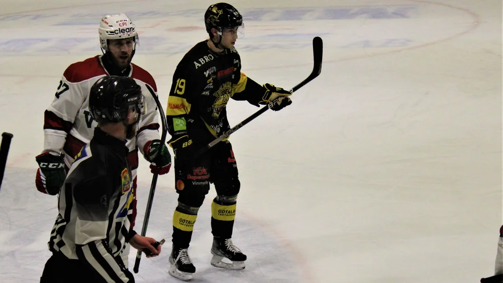 Det var en frustrerande kväll för Vimmerby Hockey och Anton Carlsson.