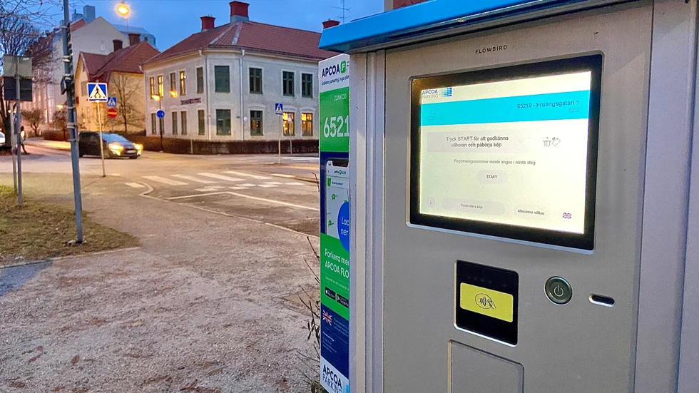 Nu är det slut på gratisparkering längs med gatorna i den "röda zonen" i centrala Nyköping.