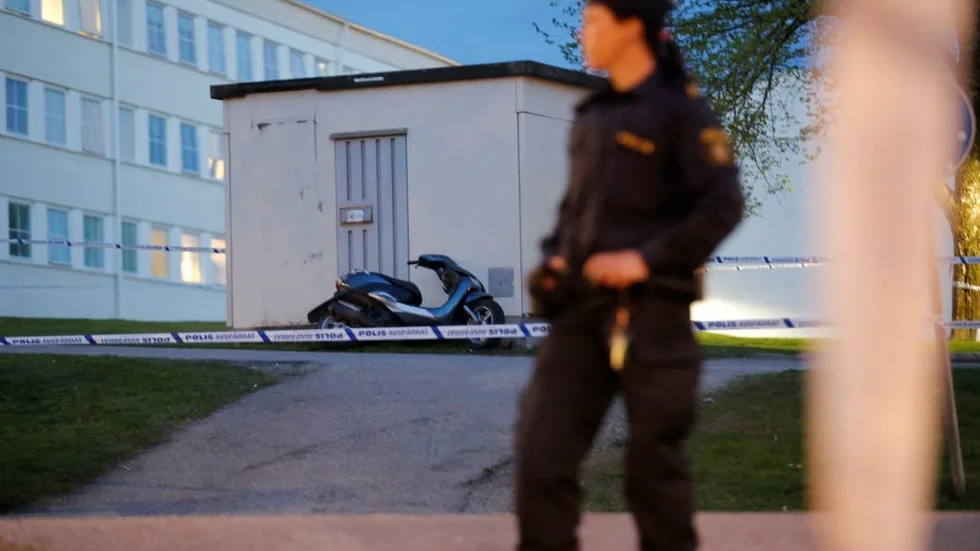 Utreder samband. Polisen tittar nu på om det kan finnas något samband mellan den senaste tidens rån och den utbrända mopeden.