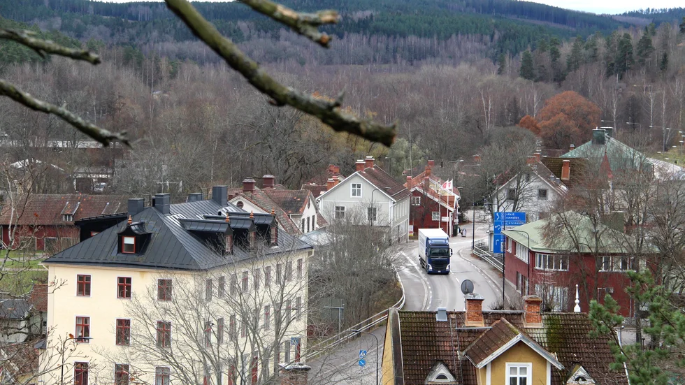 Förbifarten, som är tänkt att ta bort den tunga trafiken från Kisa samhälle, ser ut att dröja ytterligare. I förslaget till en ny länstransportplan har projektet hamnat utanför.
