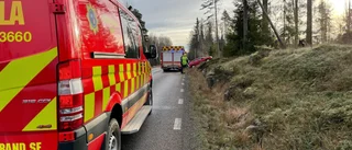 Två personer till sjukhus efter avåkning