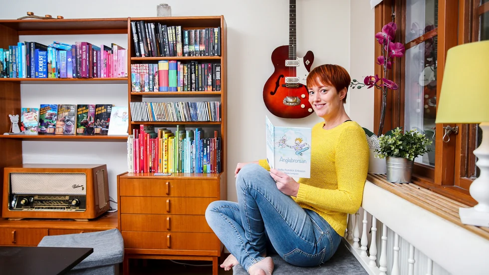 Hemma läser Sofia Rutbäck Eriksson ofta boken om änglabrorsan för att minnas sin son Alfie som inte fick chansen att leva. 