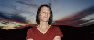 Jakob Hellman från Mallorca till visfestivalen i norrbottniska lilla byn ■ Arrangören: "Vi hade tur"