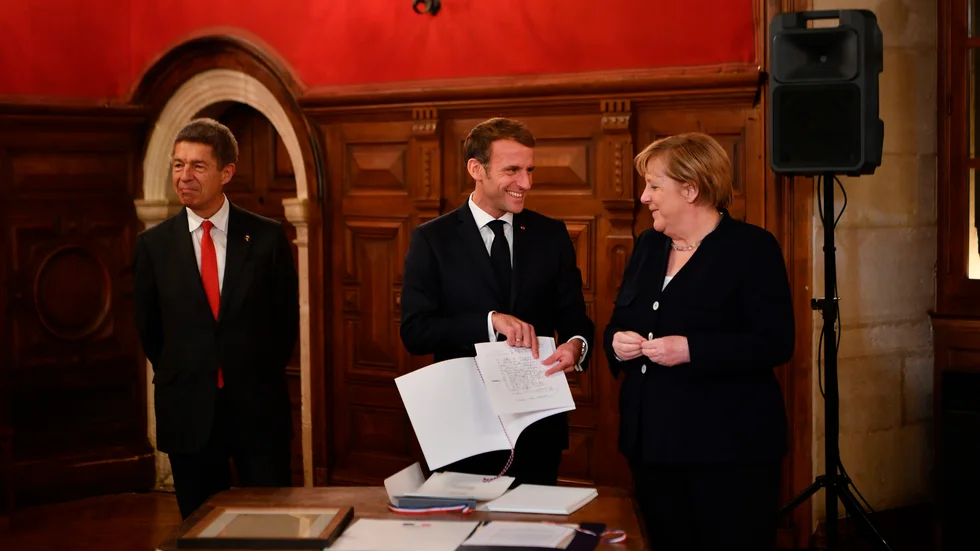 Emmanuel Macron och Angela Merkel - två företrädare för europeiskt samarbete, vill inte nya S-ledaren Magdalena Andersson ingå i den kategorin? 