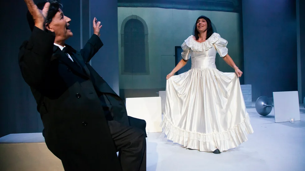 Sven Angleflod och Ann-Sofie Andersson Kern i en av alla fantastiska scener i pjäsen "Alla mina liv."
