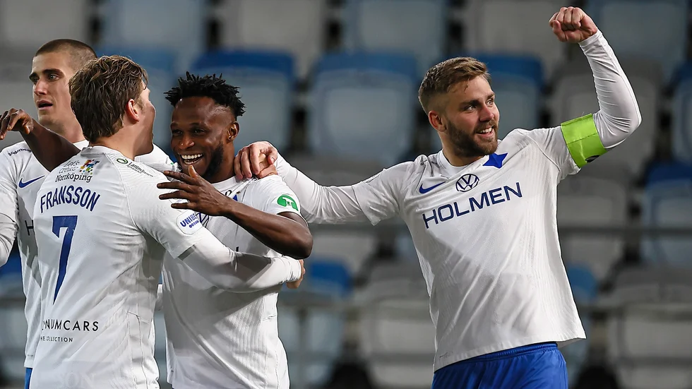 Christoffer Nyman och Samuel Adegbenro klev båda av i kryssmatchen mot Mjällby. 