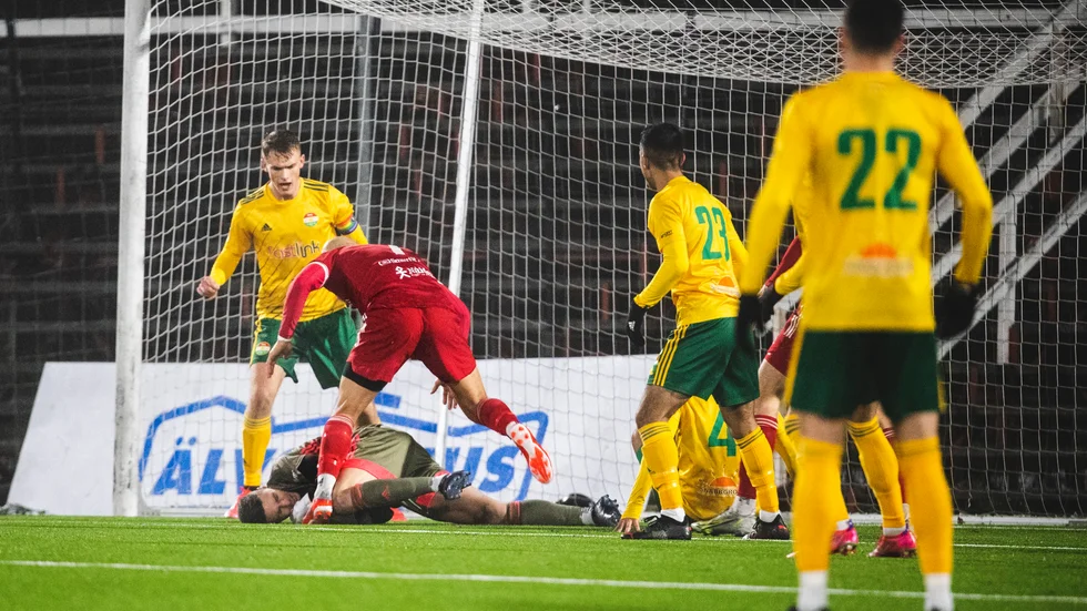 Dalkurd (gult) stoppas från att träna på alla kommunala idrottsanläggningar i Uppsala kommun med omedelbar verkan. Oförmåga att betala sin skuld till kommunen orsaken.