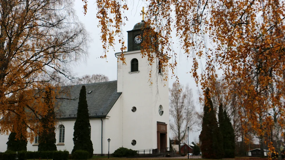 Vi närmar oss Alla helgons dag, en högtid som blir större och större. Det blir allt viktigare för oss att minnas de som inte finns med oss längre. Det är helgen när många tar en promenad till kyrkogården för att smycka gravar med ljus och blommor.