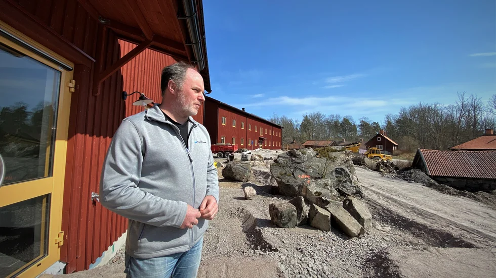 Fredrik Jansson, rektor vid Vattenfallgymnasiet, säger att skolan har ökat vuxennärvaron sedan händelsen i början av september.