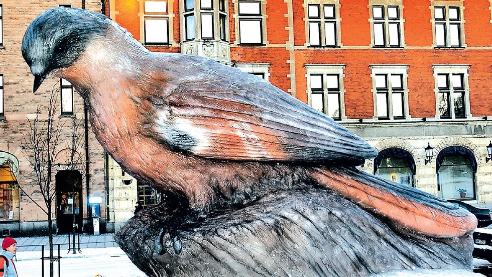 2005 var lavskrikan, som är Norrbottens landskapsdjur, isdjur i stadsparken. Hans Englund låg bakom skapandet av djuren och den nya lavskrikan i trä är, förutom en lekattraktion, en permanent hyllning till hans arbete med isdjuren.