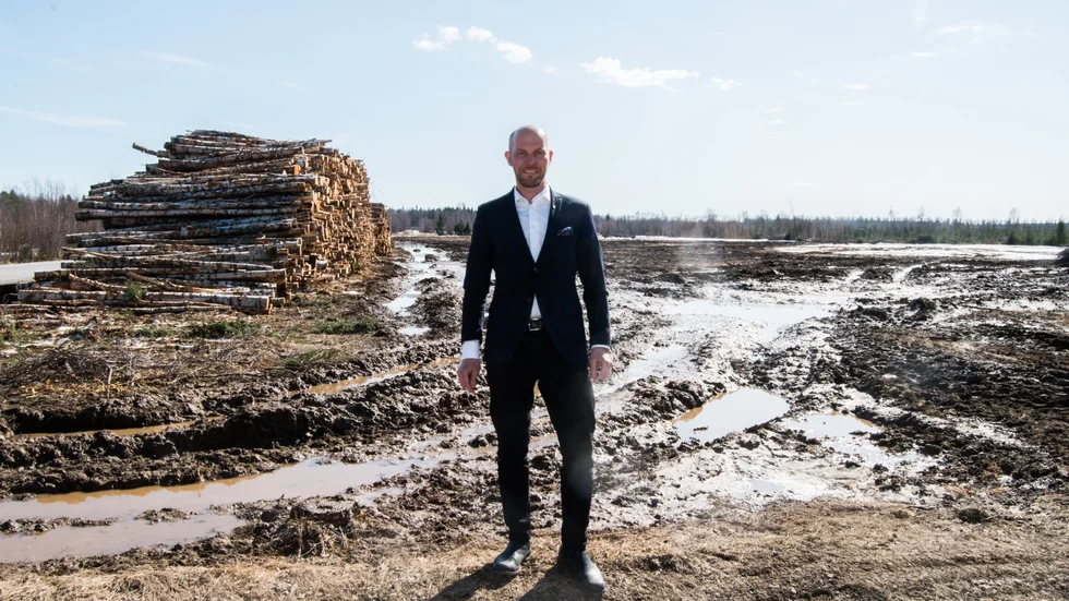 Claes Nordmark jublar efter Försvarsmaktens helomvändning.