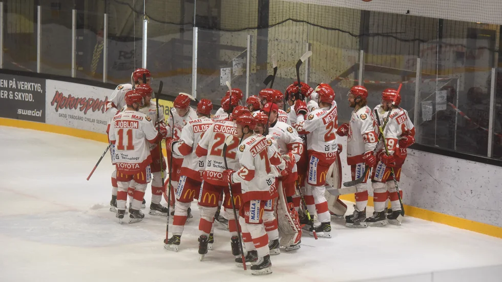 Troja/Ljungby slog ut VH med nöd och näppe i kvarten. Nu har de fått en flygande start i kvalserien. 