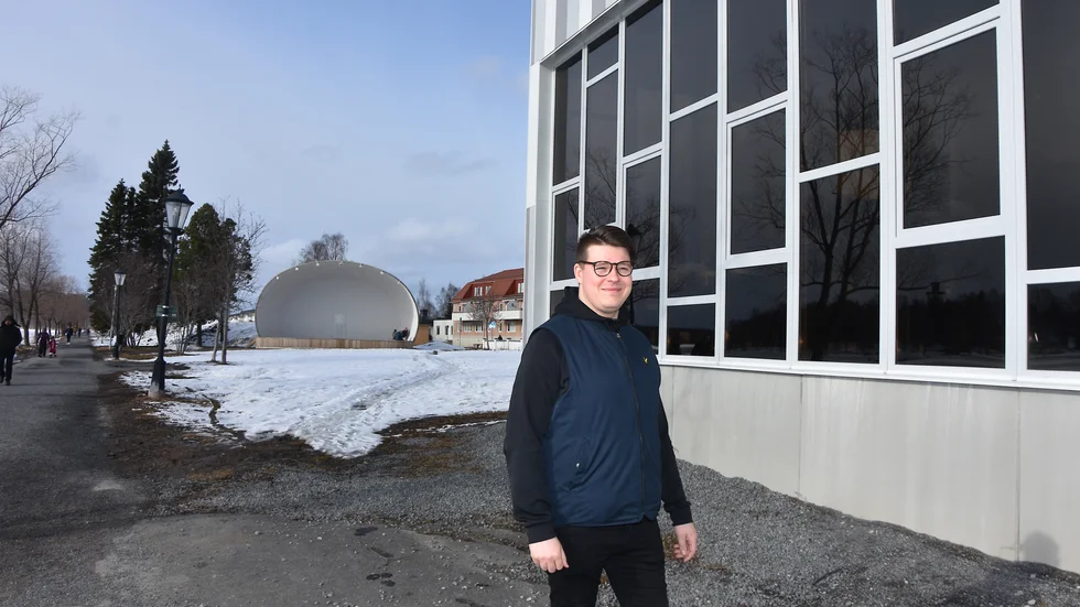 "För att genomföra det här projekt arbetar vi med att få in en extern finansiär. Vi har idag några intressenter, men markfrågan måste först lösas innan vi kan ta nästa steg", säger David Larsson, VD på M/S Bränna.  
