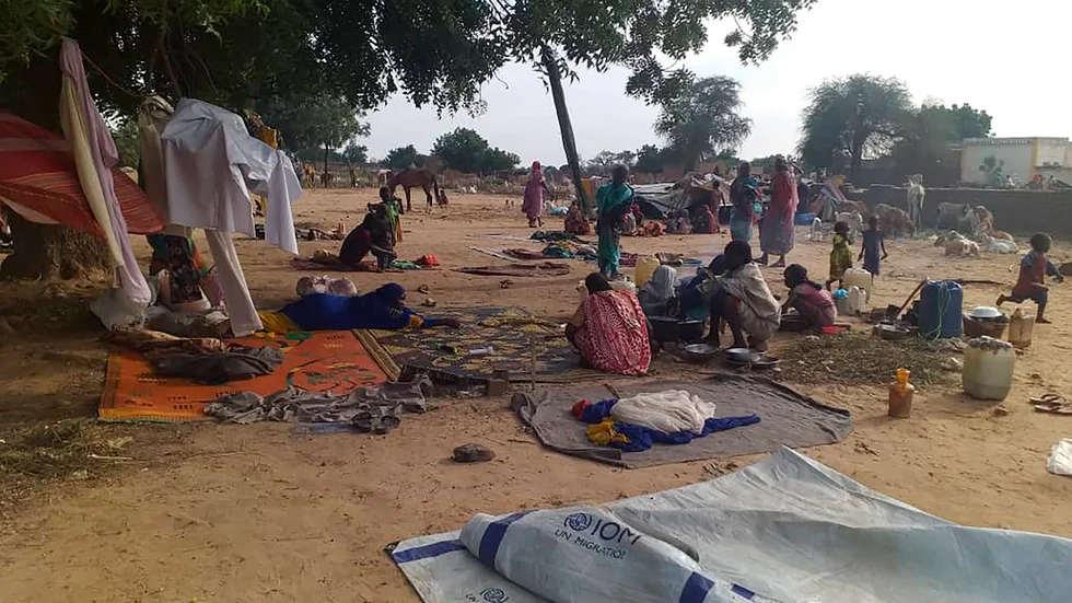 Människor på flykt i Darfur i Sudan, där etniska oroligheter krävt många liv. Arkivbild.